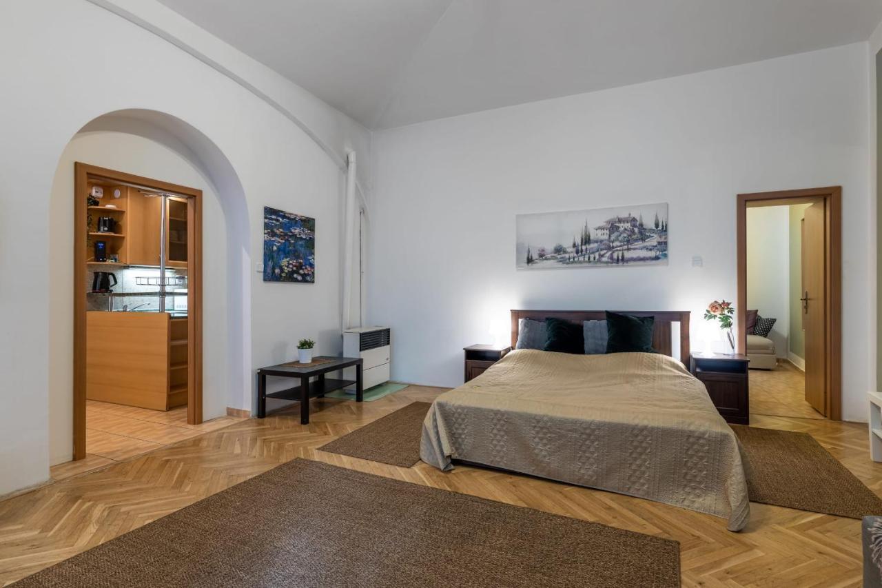 Spacious 3 Bedroom Apartment In The Heart Of Prague Praga Exterior foto